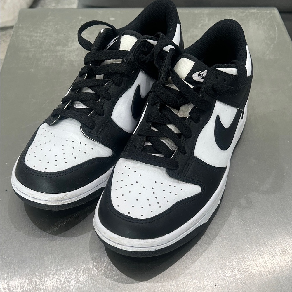 Nike Men's Classic Black and White Sneakers